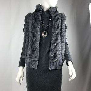 Carte Faux Fur Trim Cabled Vest - M